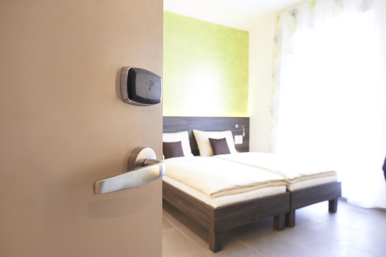 Eee Hotel Traun Eksteriør bilde